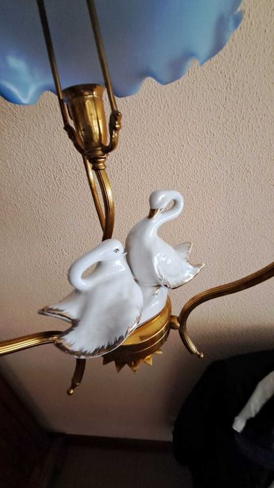 Candeeiros iguais 1 de teto e outro mesinha de cabeceira