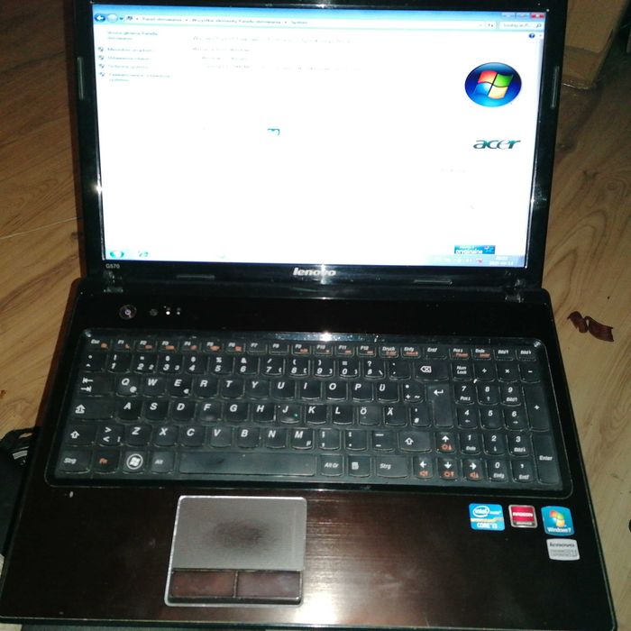 Laptop Lenovo G570 z procesorem i3  ( dwie grafiki)
