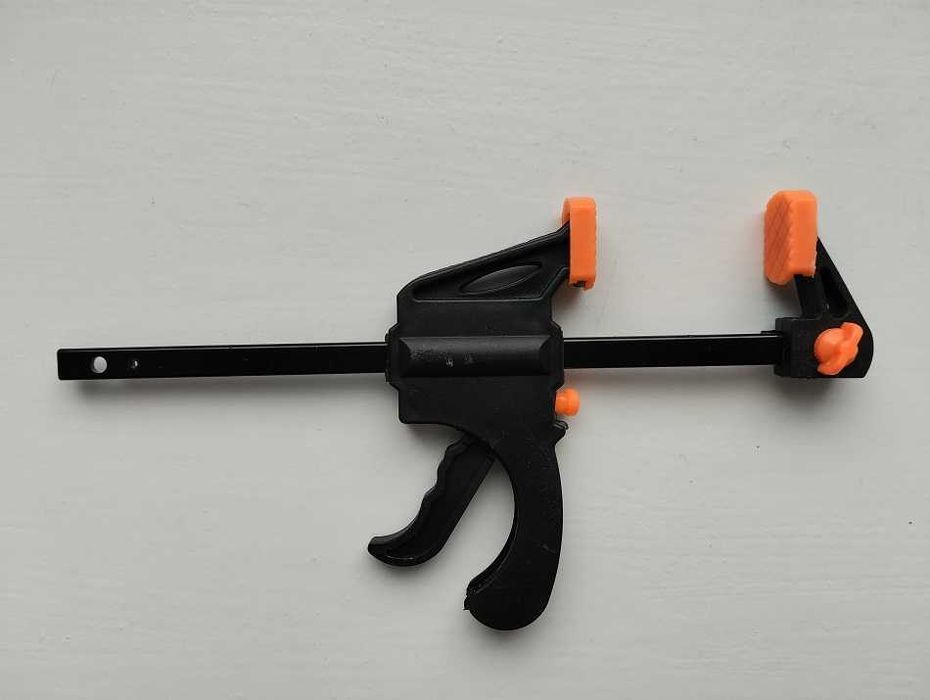 Інструменти. Струбцина. Форма F.