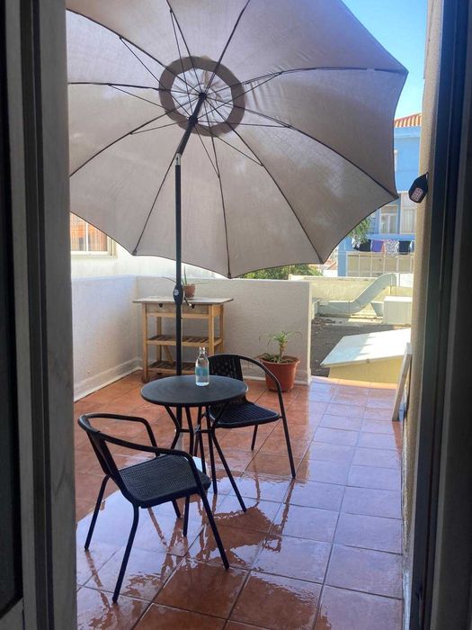 T1 mobilado com pátio privativo - Marques de Pombal / Av. da Liberdade