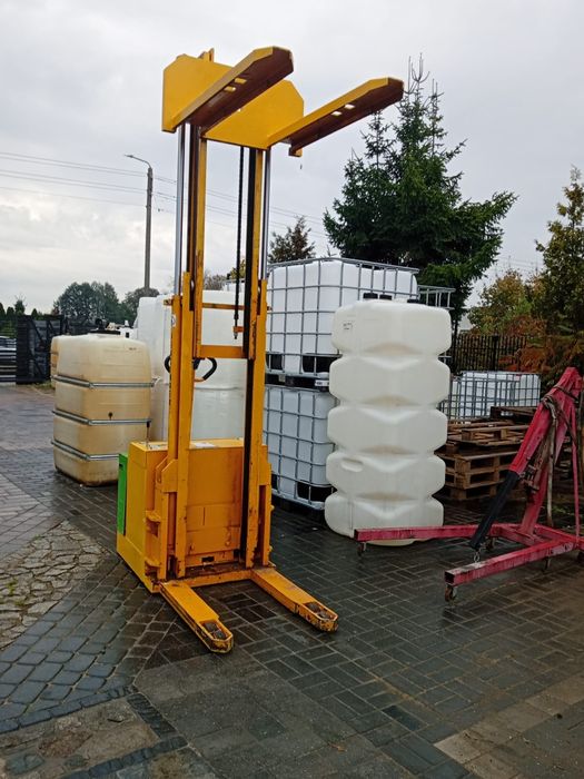 Paleciak elektryczny masztowy  wózek widłowy  Toyota udźwig 1400kg