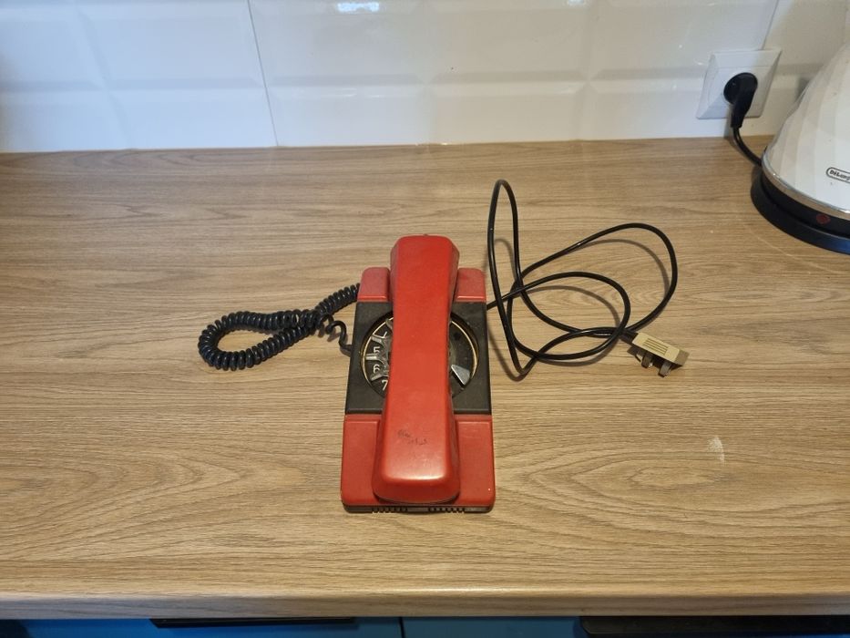 Telefon stacjonarny z PRL-U
