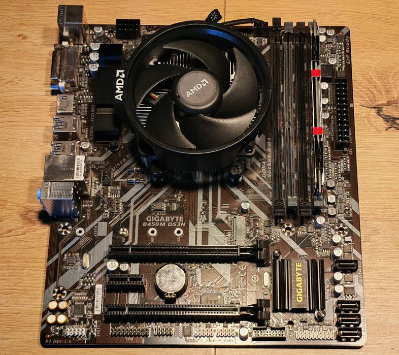 Gigabyte B450M DS3H , Ryzen 3 2200G, 8GB RAM