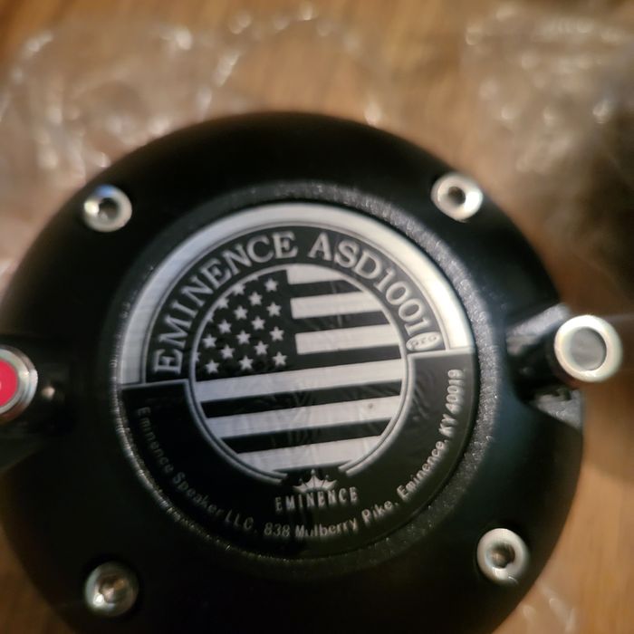 2 Eminence ASD1001 PRO. Conector de cabo speakon