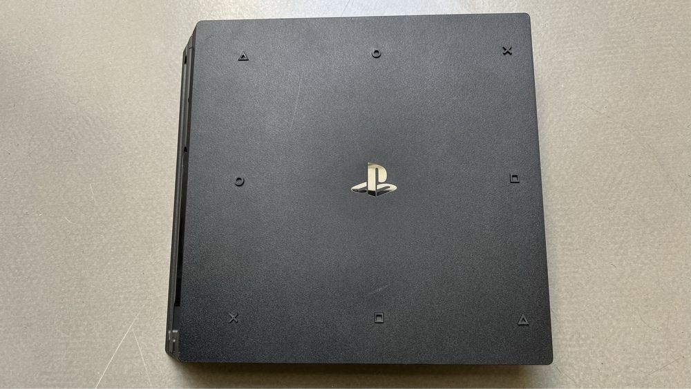 PlayStation 4 Pro + caixa + suporte + comando