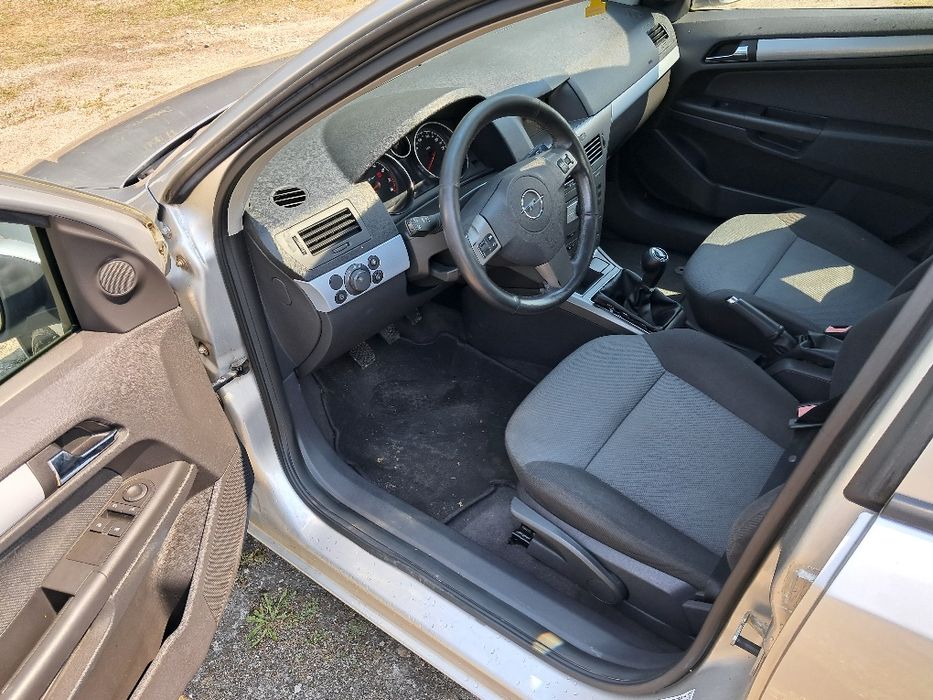 Opel Astra .1.6 105koni .5Drzwi . zarejestrowany