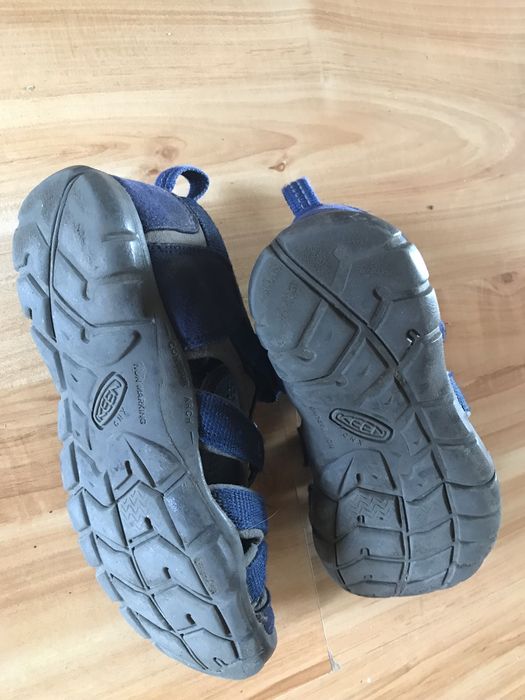 Sandały chłopięce czarne keen r 32/33 gratis druga para