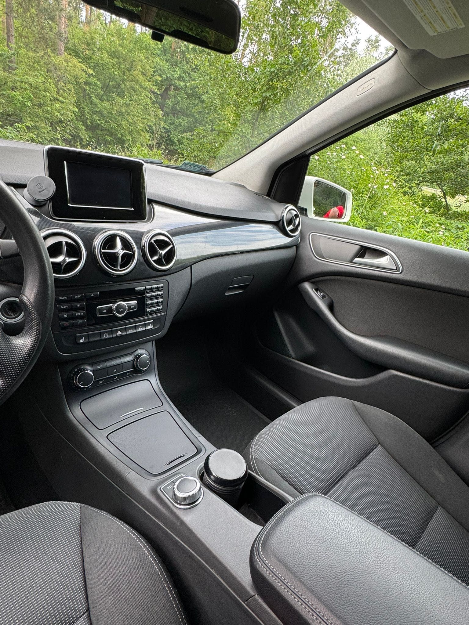 Mercedes Benz B180