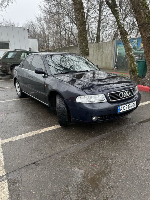 Ауді 1.8 газ/бенз в робочому стані