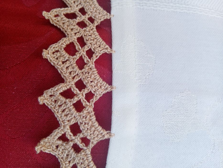 Toalha de mesa com croché