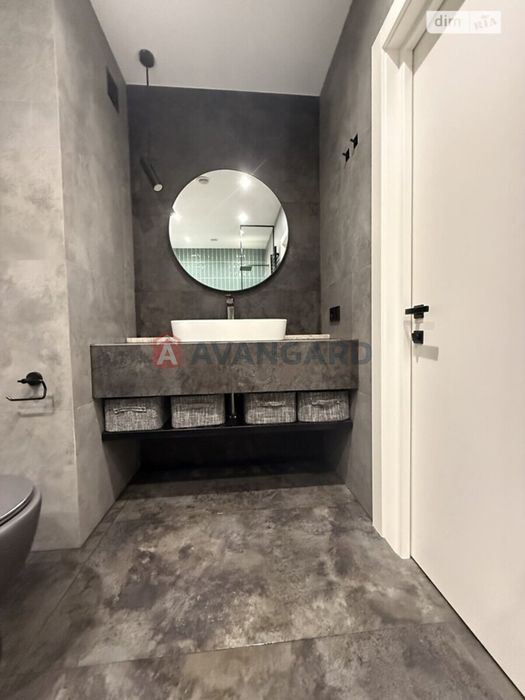 простора трьох кімнатна квартира