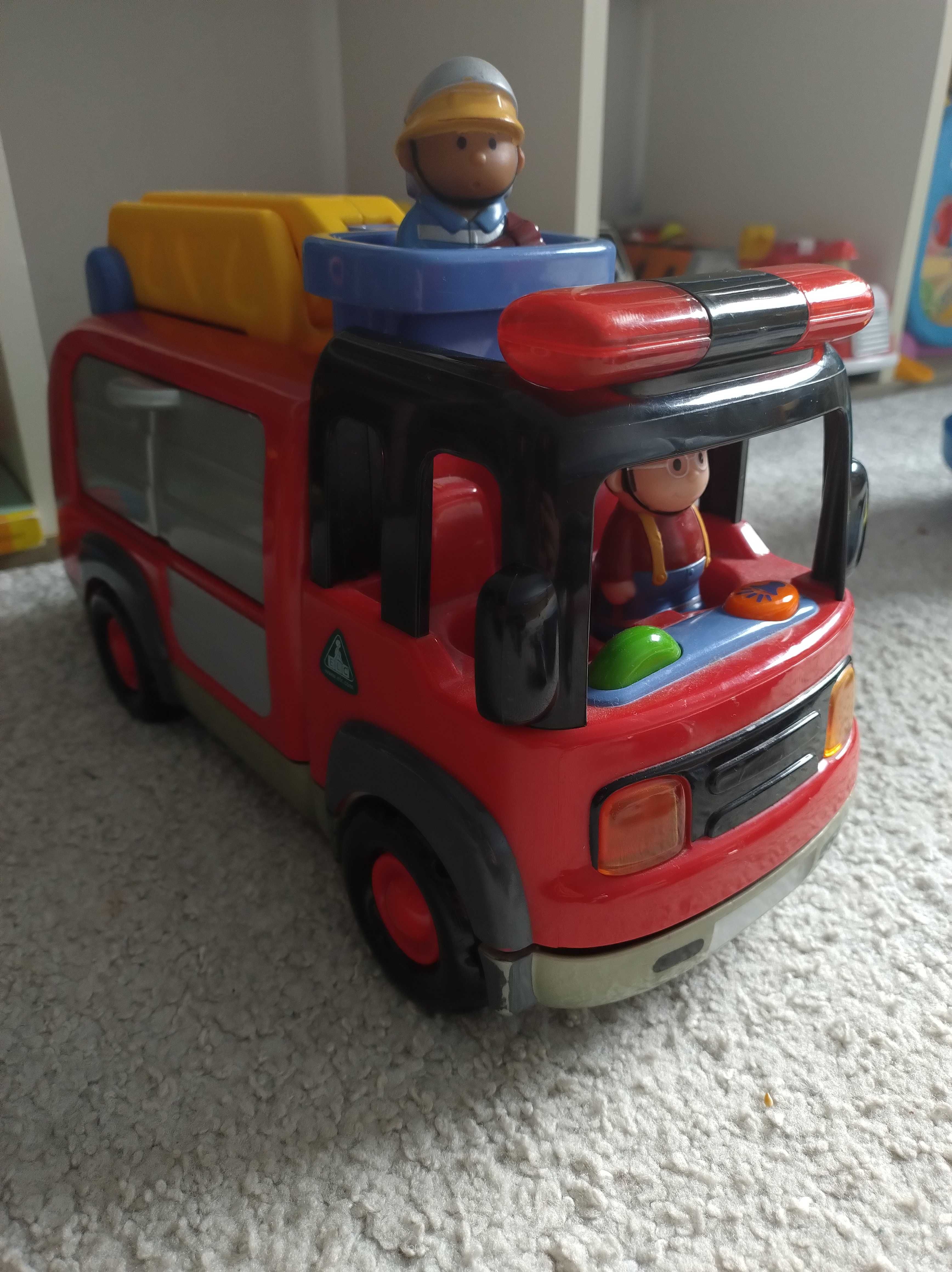 Duży wóz strażacki z drabiną i dwoma figurkami firmy Elc