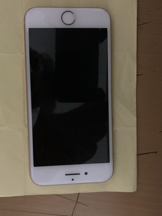 Vendo iphone 8 64gb com ecra rachado