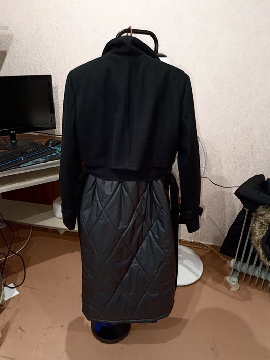 Пальто весняне продам