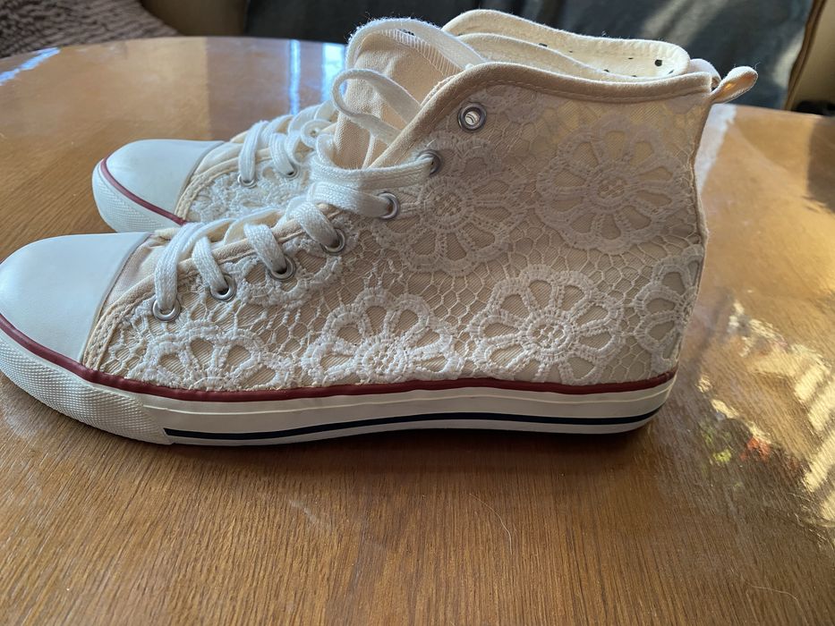 Продам взуття б/в