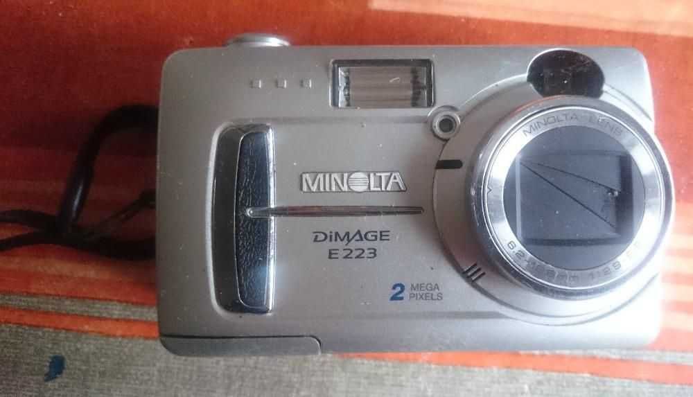 Konica Minolta DiMAGE E223 
a funcionar