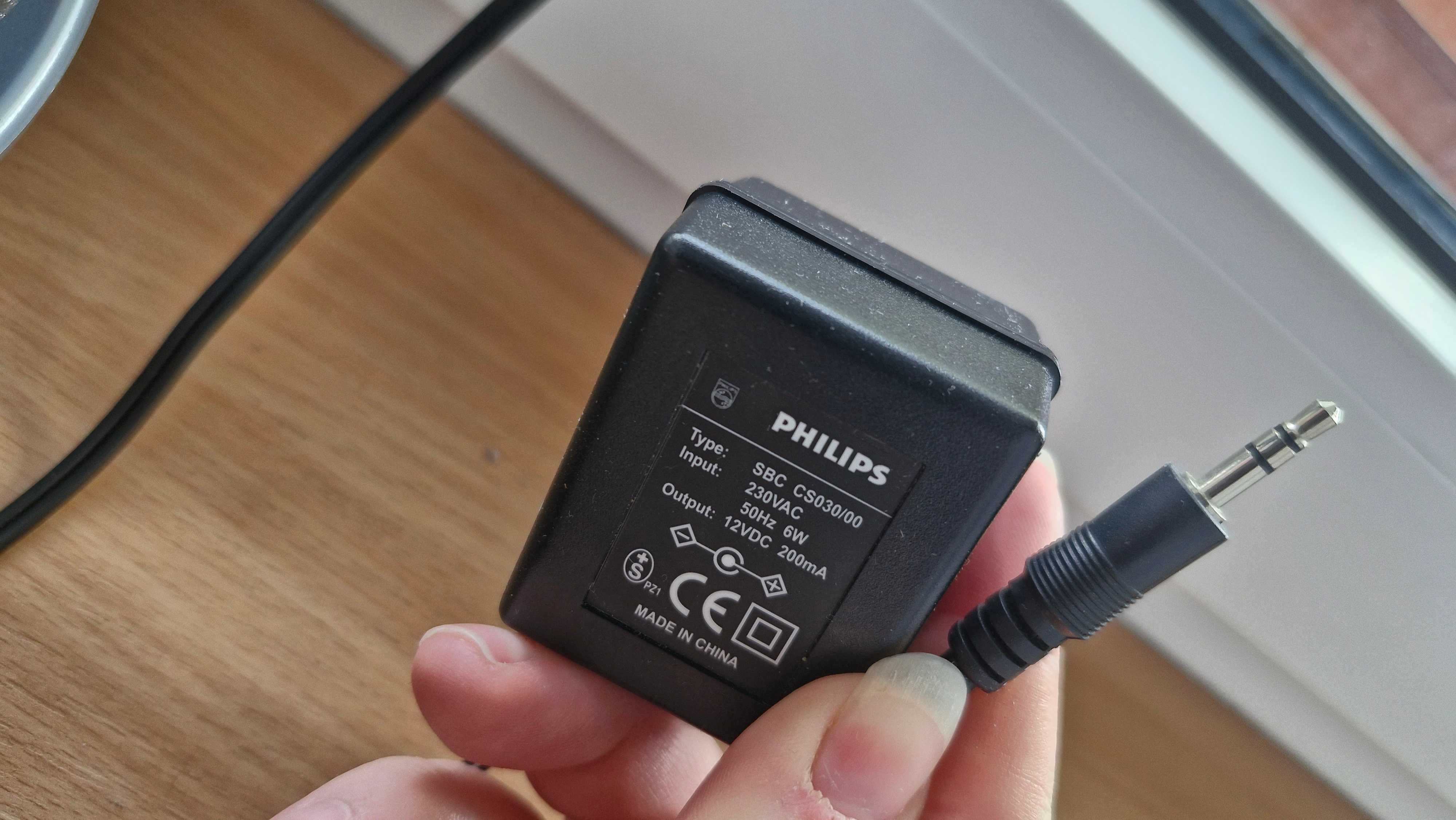 Bezprzewodowe słuchawki Philips ze stacją,  model  SBC HC 8652/8655