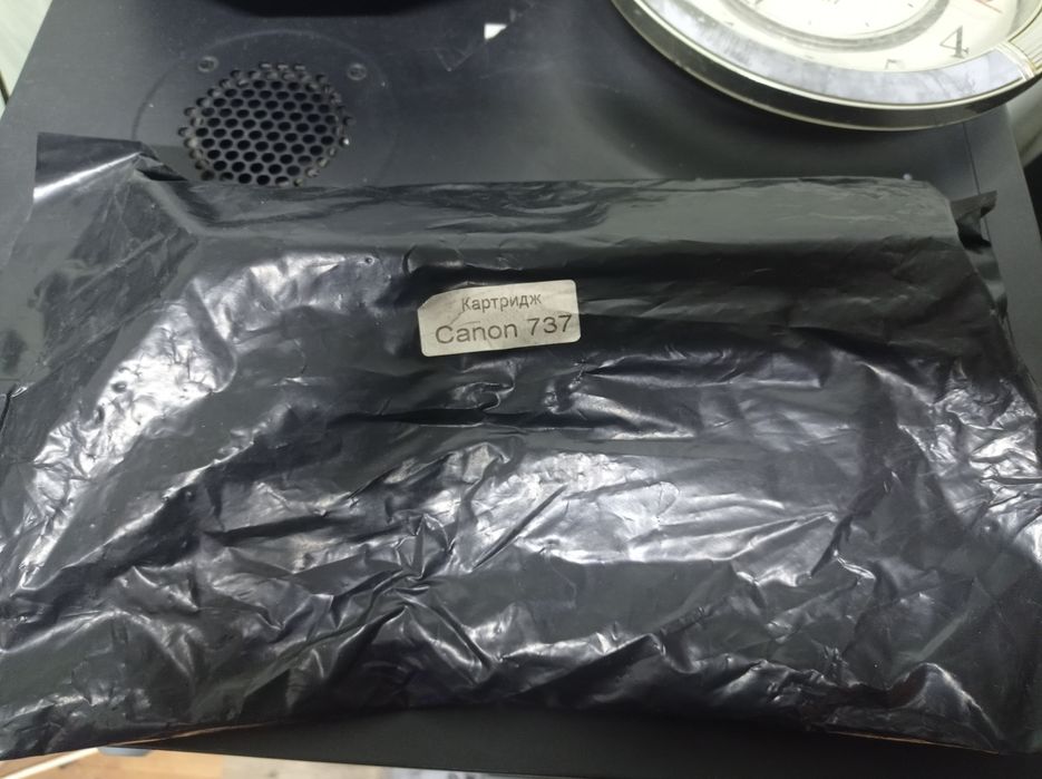Картридж 737 для принтера Canon
