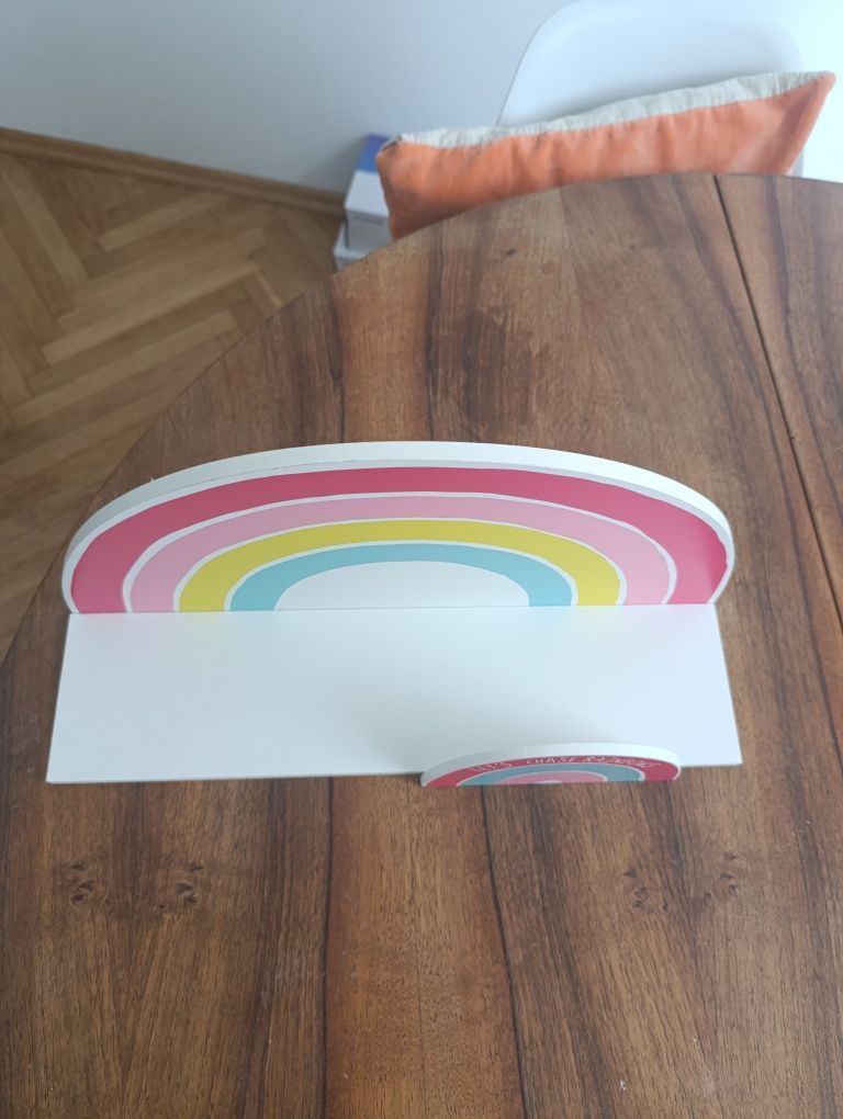 Półka tęcza do pokoju dziecięcego