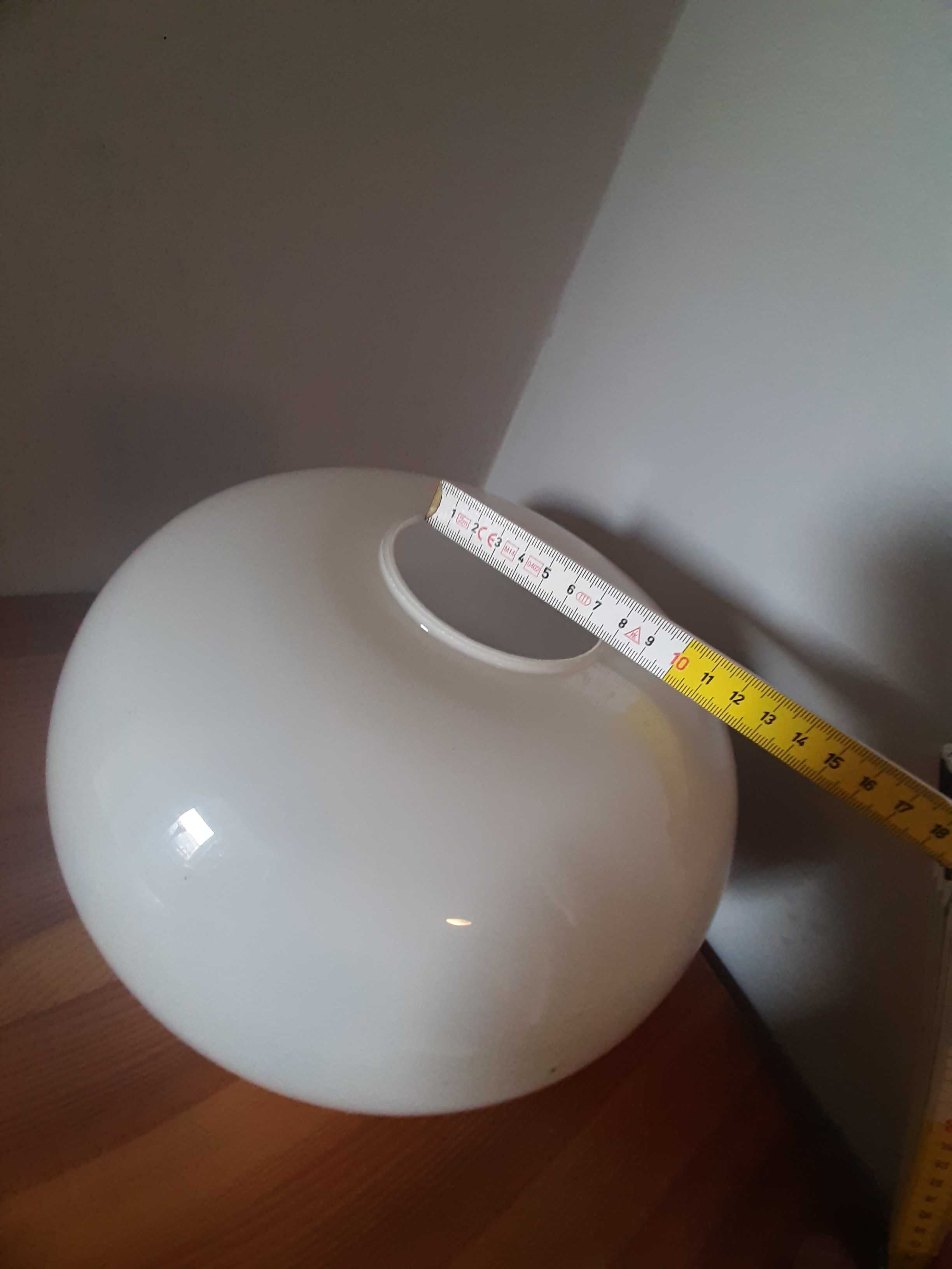 Szklany klosz lampy