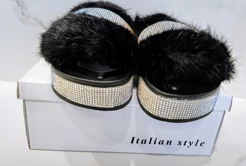 Cudowne, nowe klapki z cyrkoniami i futerkiem eko