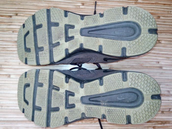 Продам кроссовки NIKE T-LITE XI
