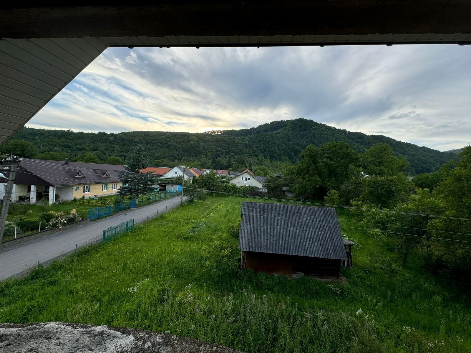 Земельна ділянка із домом