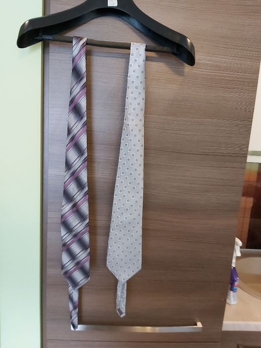 Dwa krawaty. Dwa wzory.