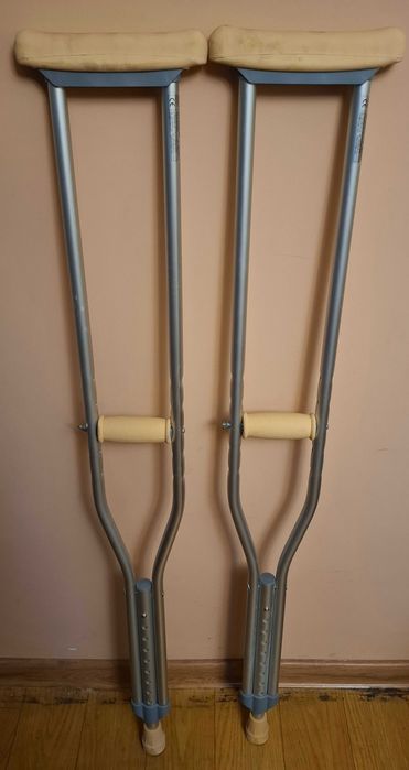 Kule ortopedyczne pachowe  z możliwością regulacji