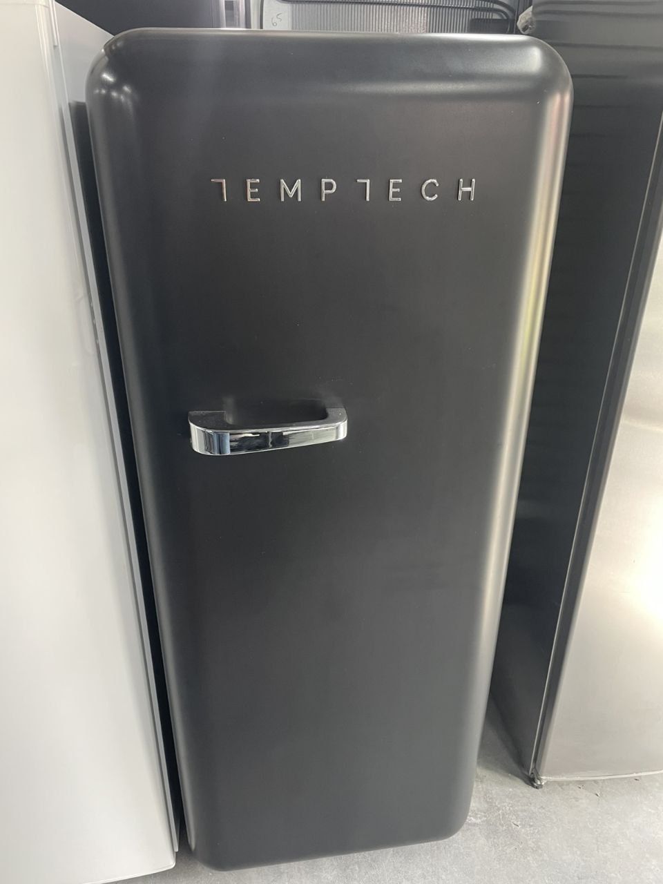 Холодильник з морозильною камерою "Temptech"( А210608 )