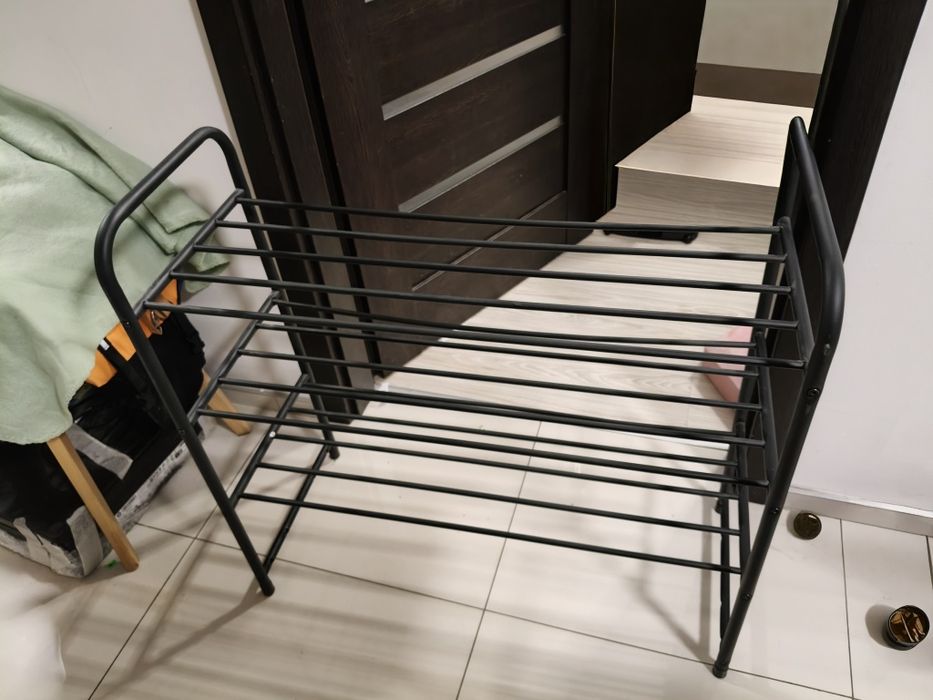 Metalowy regał  na buty