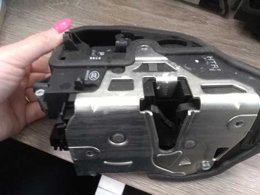 Zamek prawy tył BMW E90 E91 7 pin EU
