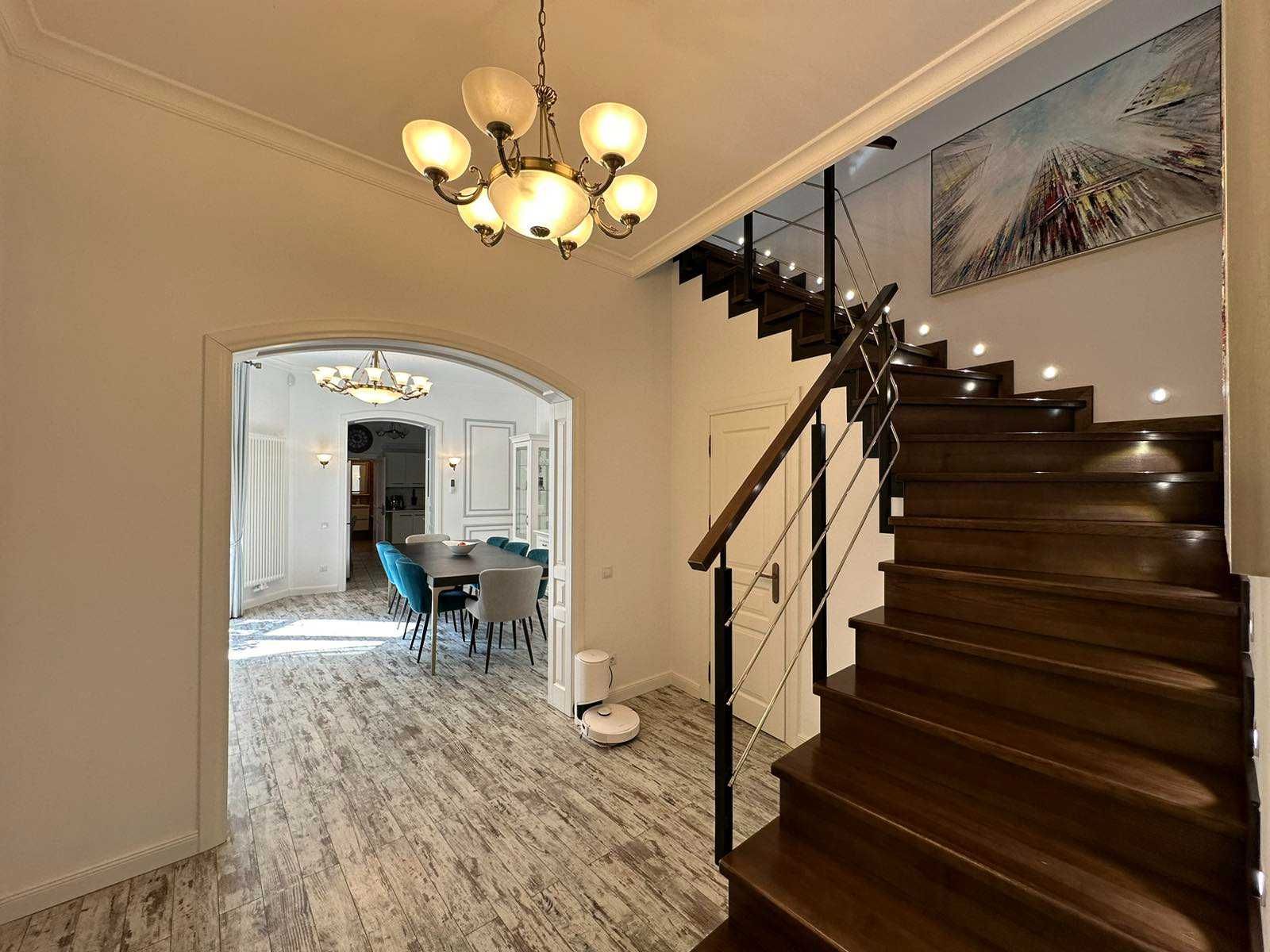 Продаж квартири ВІП класу в центрі на вул. Мосяжна. 182кв. Без комісії