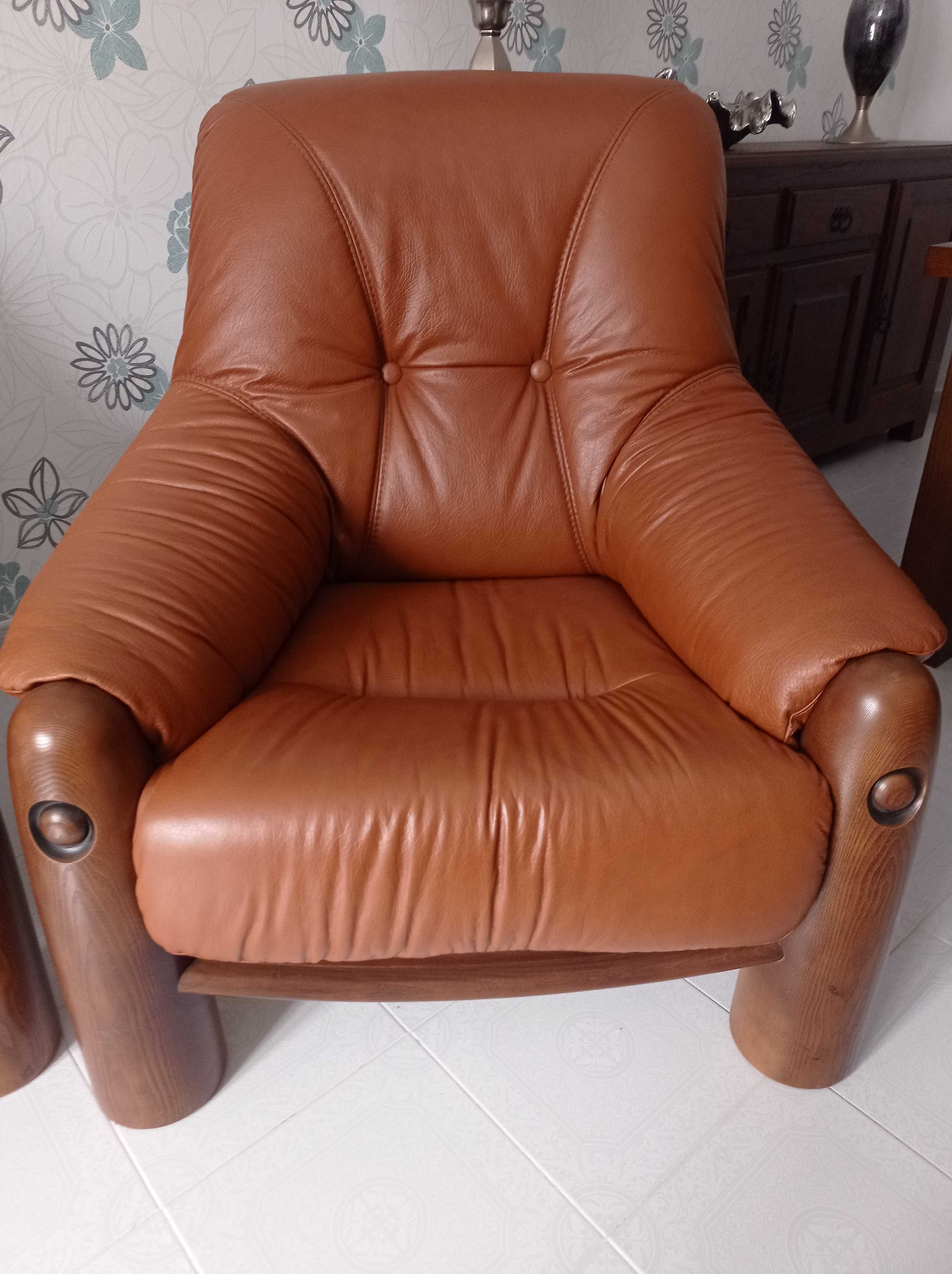 Conjunto de sofás em pele