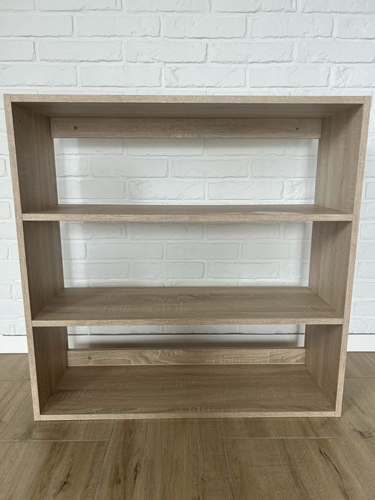 Półka ścienna lub regal