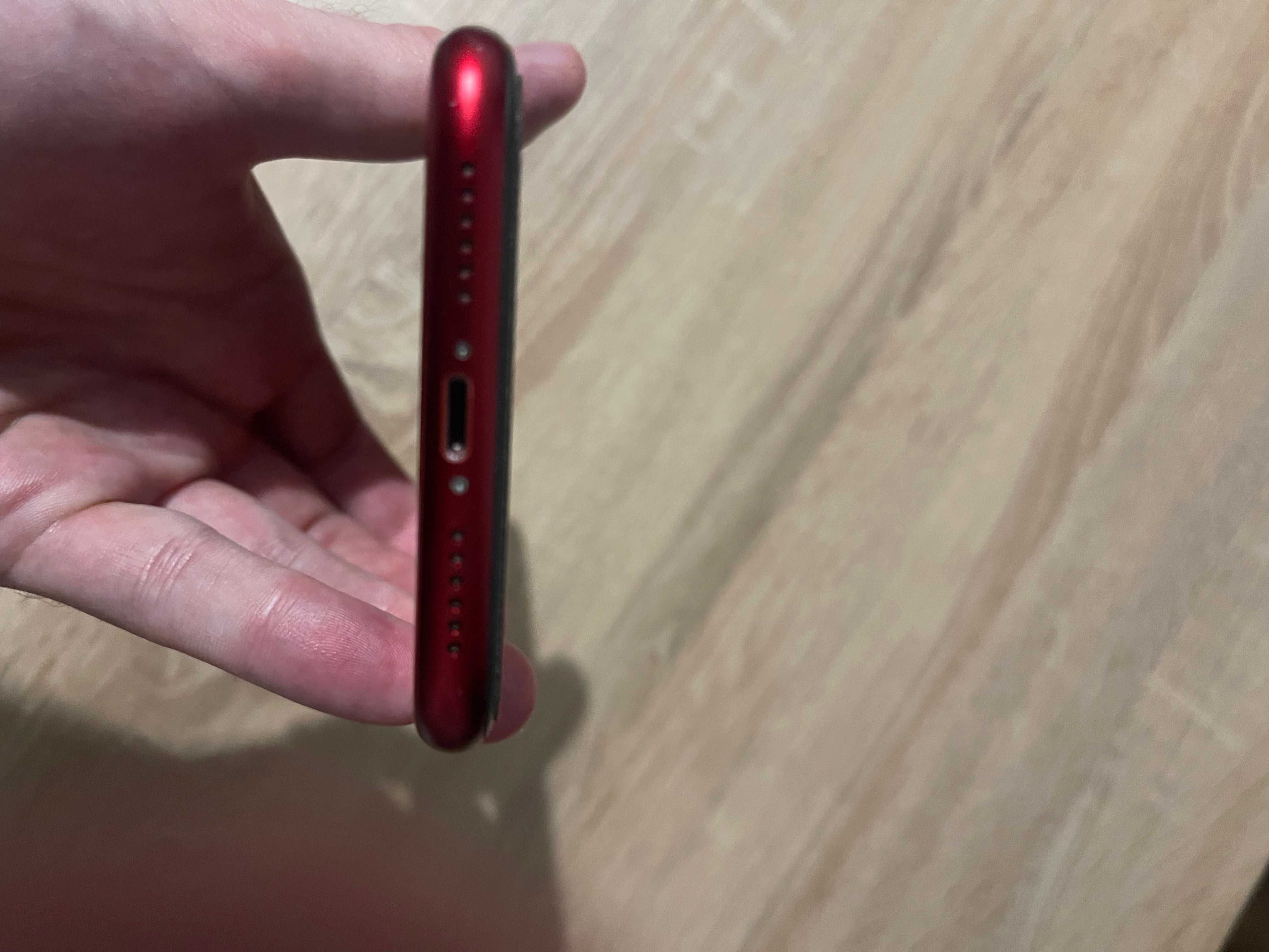 iPhone 10 XR 64GB Red почти новый пользовались 2 месяца