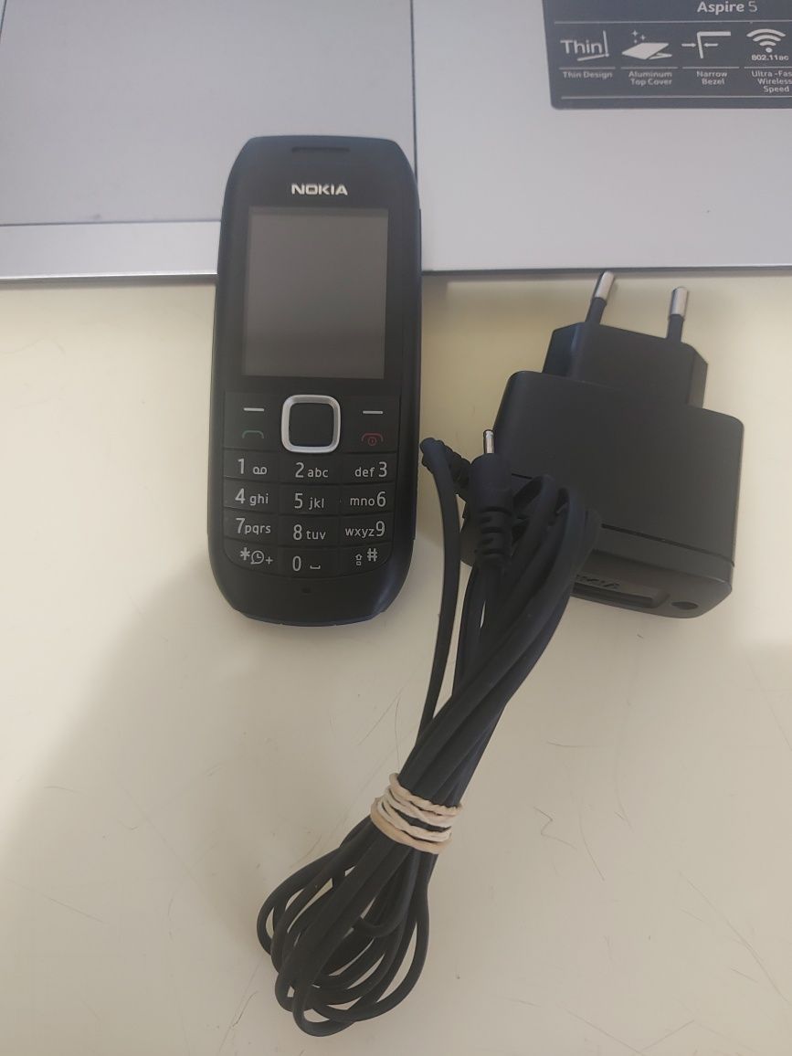 Nokia 1616-2 + carregador