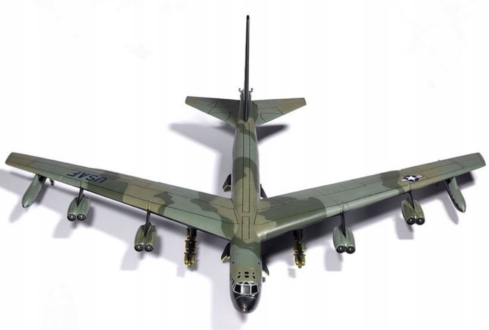 Academy 12632 Model plastikowy samolot B-52D Stratofortress 1/144