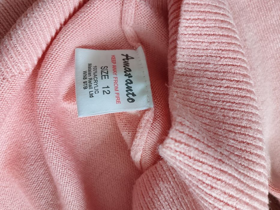 Sweter damski różowy.