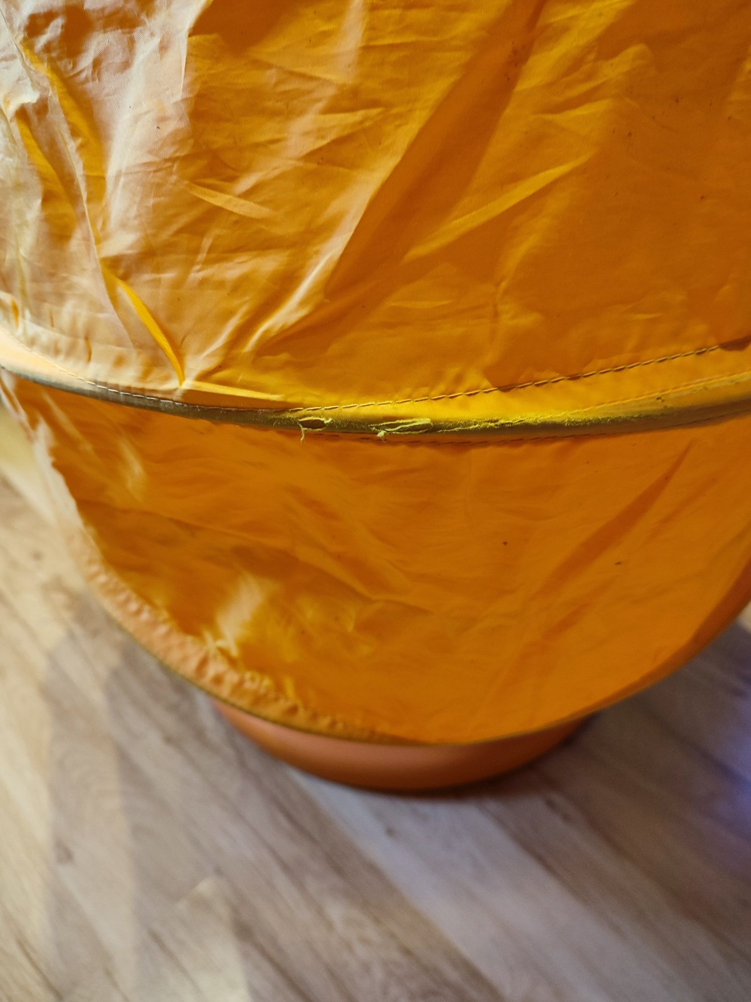 Fotel obrotowy jajko dla dzieci Ikea lomsk pomarańczowy