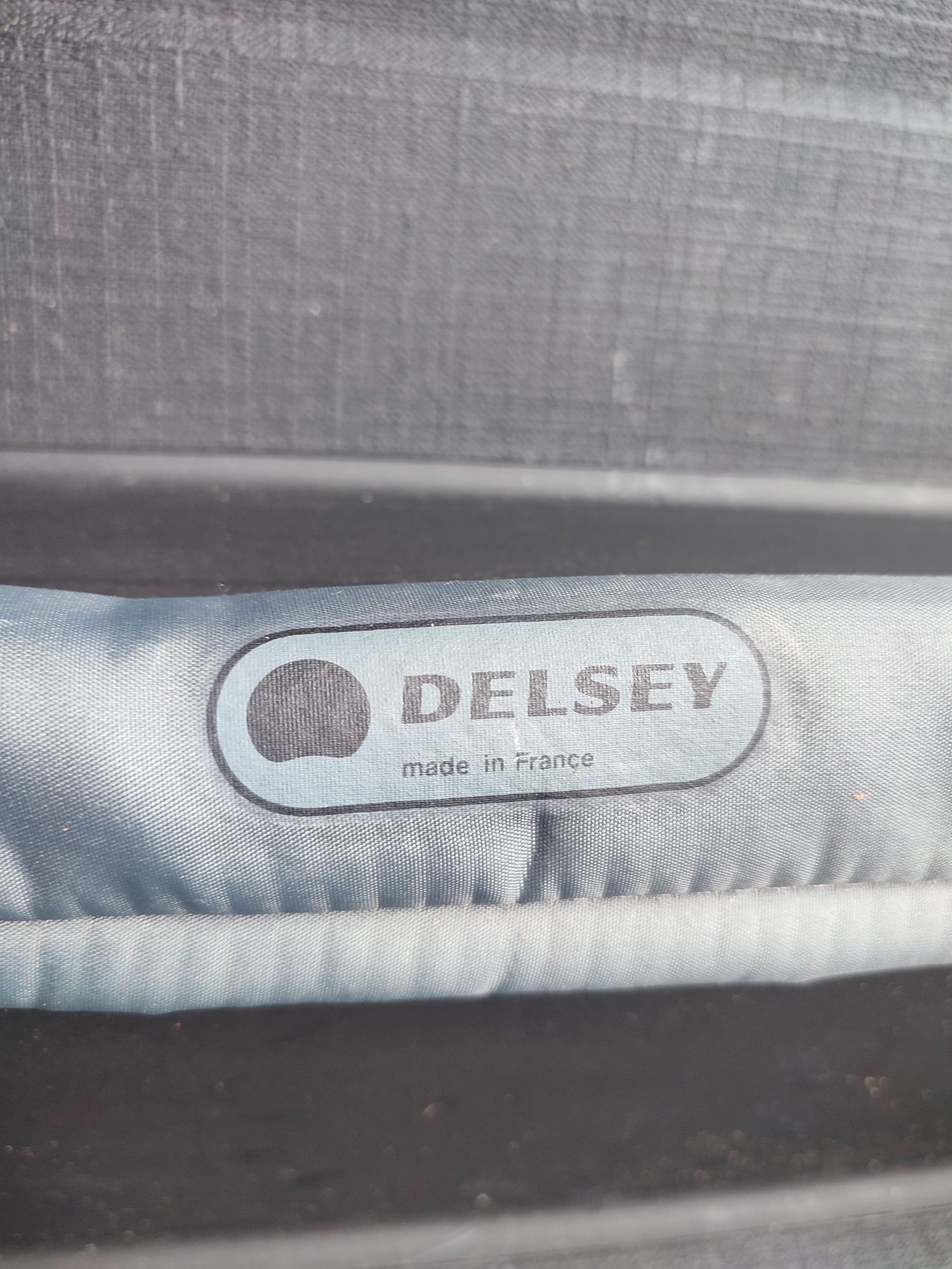 Walizka plastikowa francuskiej firmy Delsey(kluczyk)