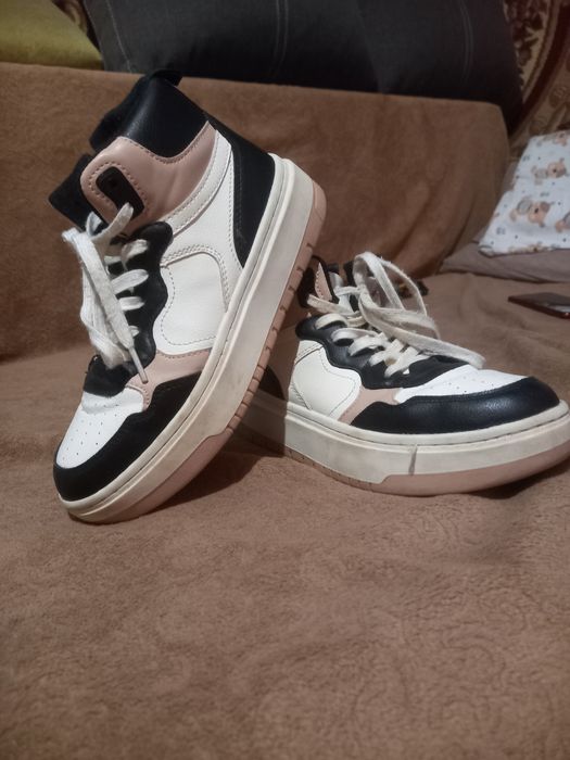 Продам класні кросівки