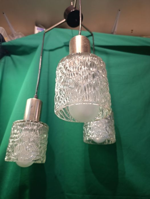 Żarówka szperownia zamknięta Lampa wisząca trzyramienna z żarówkami