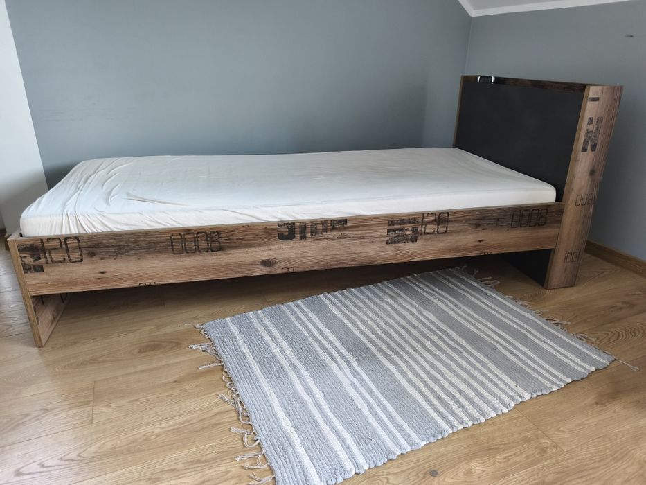 Oddam łóżko młodzieżowe jednoosobowe
