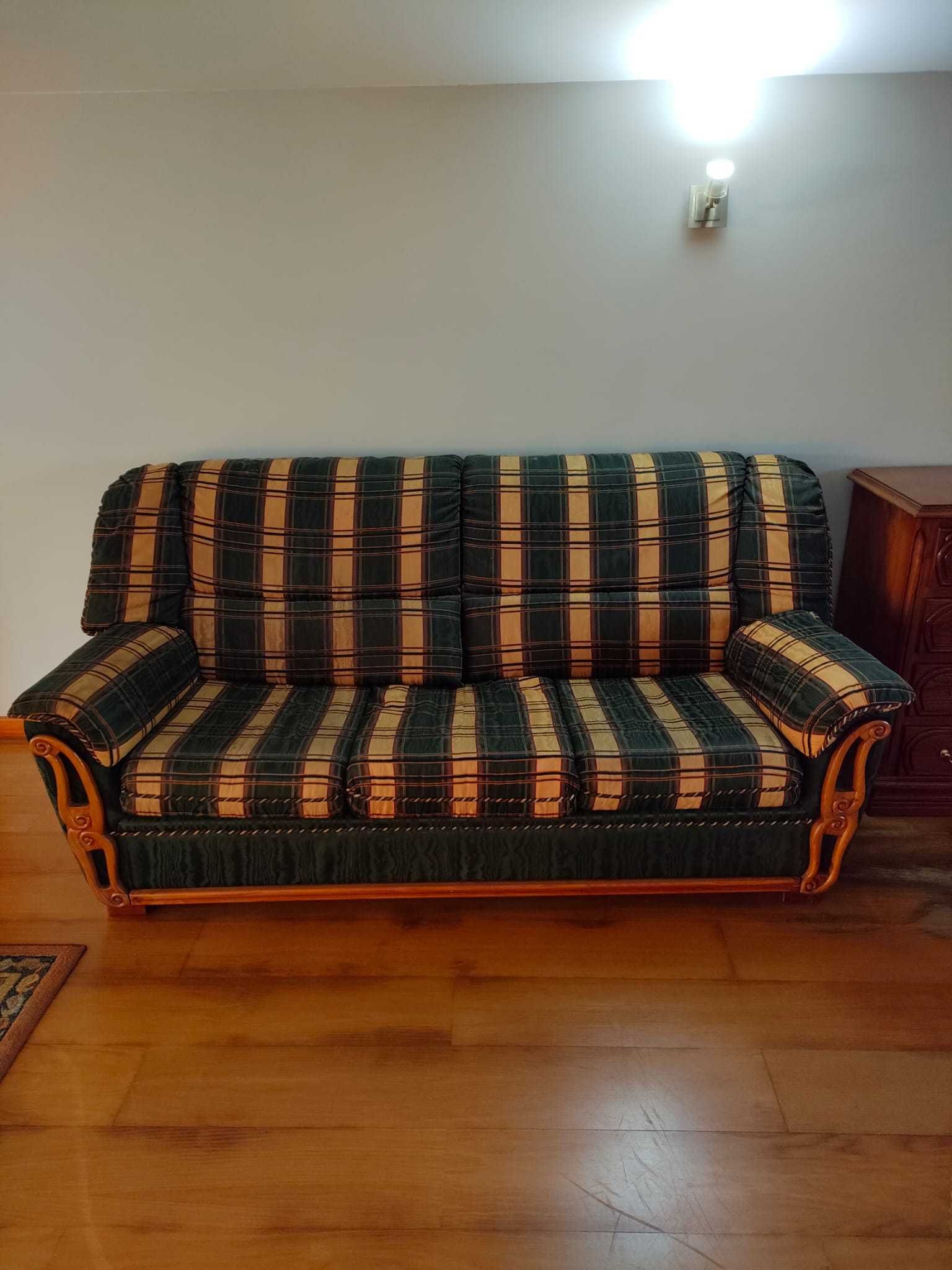 Conjunto Sofás (1 Sofá-Cama + 2 Pequenos + 1 Puff)