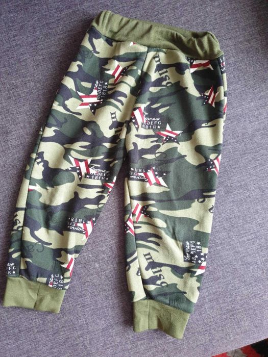 Spodnie dresowe moro - amerykańskie Wg metki 110/116 - 5/6 lat.