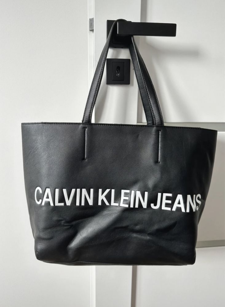 Czarna torba a4 Calvin Klein Jeans