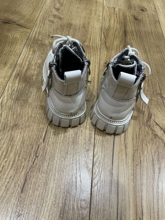 Зимові черевички на дівчинку