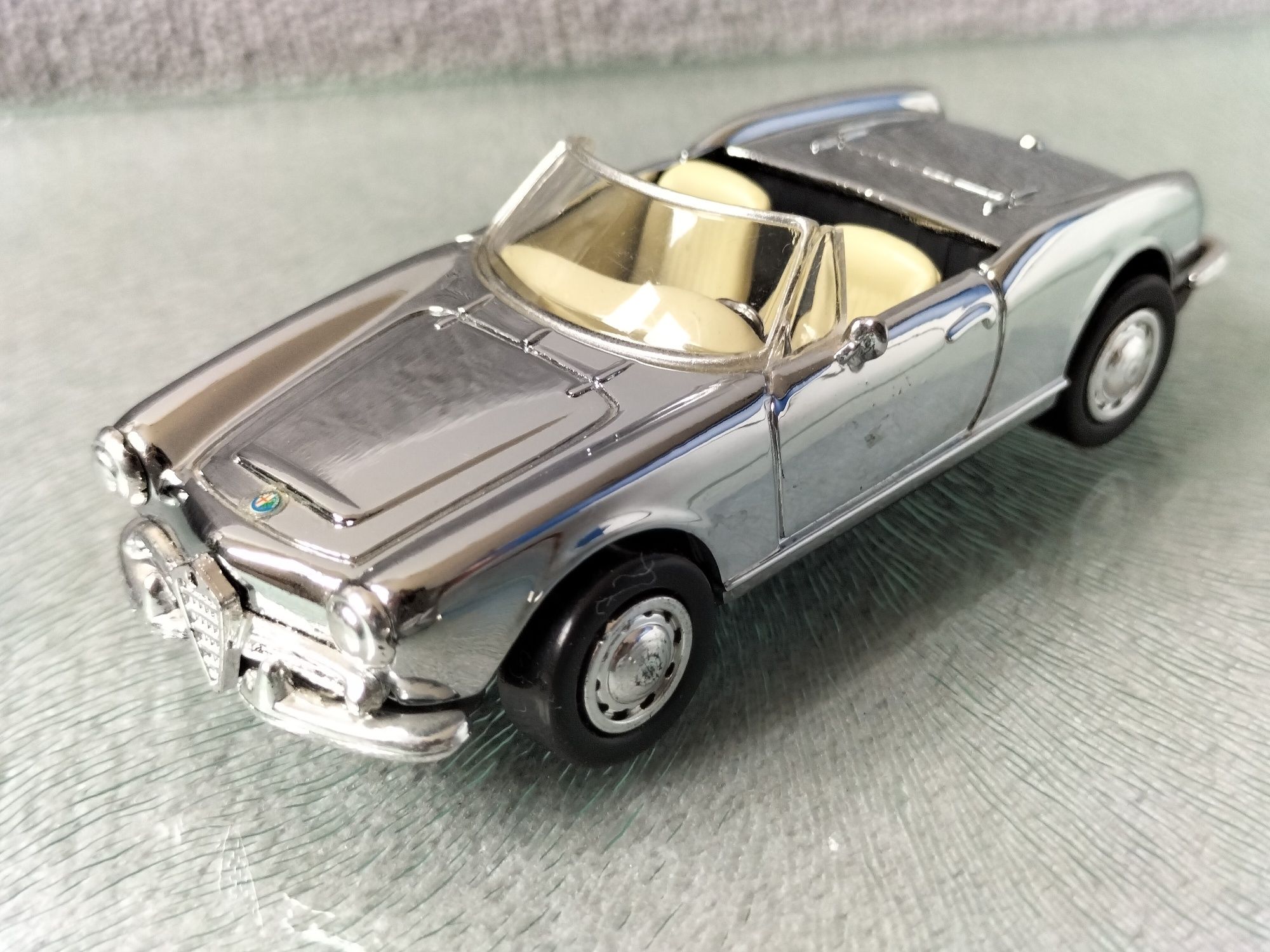 New Ray 1:43 Alfa Romeo Giulietta Spider 1600cc   Kolekcjonerski model