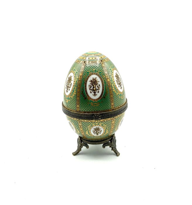 Grande ovo estilo Fabergé antigo
